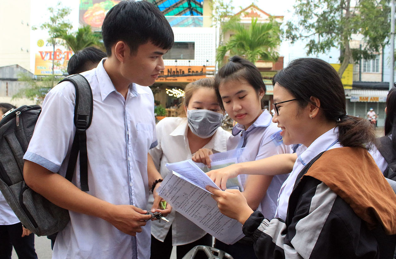 Thí sinh bất ngờ với độ khó của đề Toán